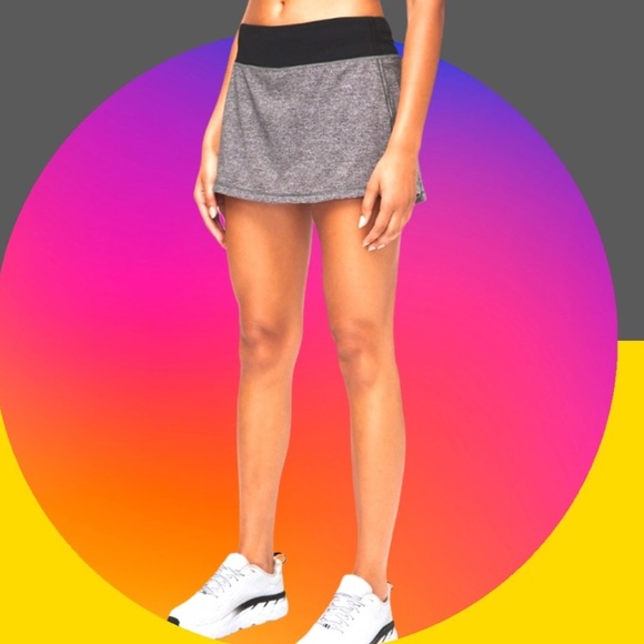 Reebok Woman’s Sports Fitted Workout Skort Skirt w/ Shorts underneath Gym Large - Picture 1 of 4